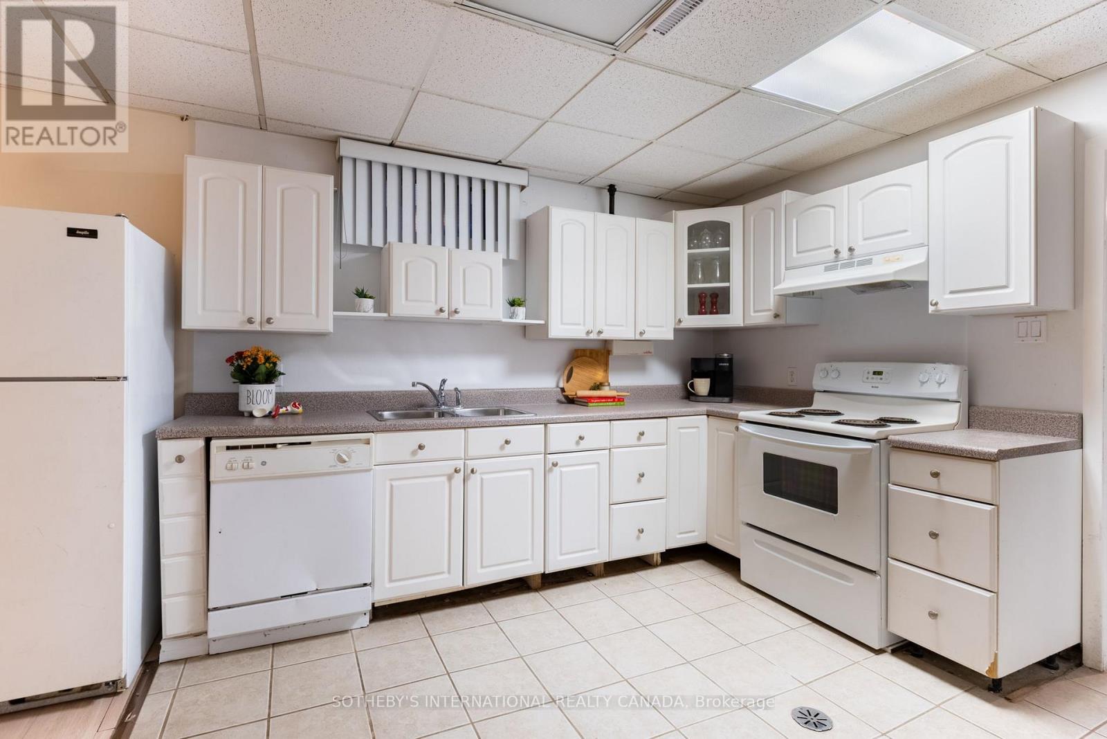 14 Beckenham Court, Toronto, Ontario  M9C 3K9 - Photo 28 - W12516432