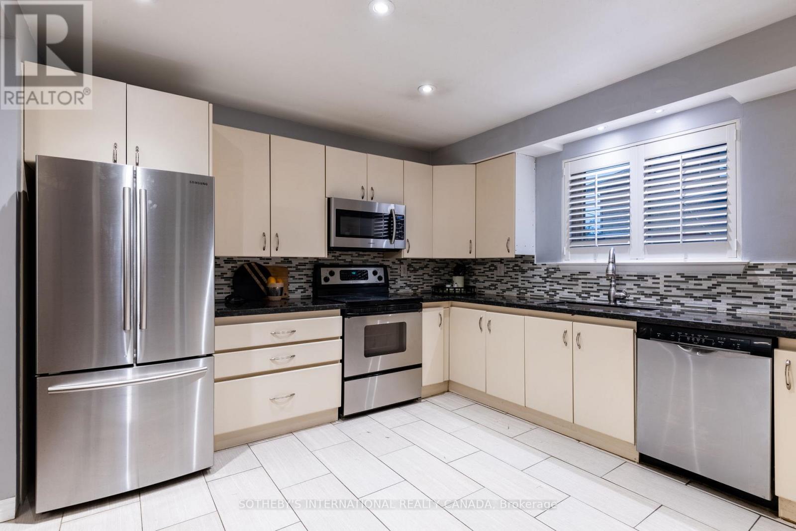 14 Beckenham Court, Toronto, Ontario  M9C 3K9 - Photo 9 - W12516432