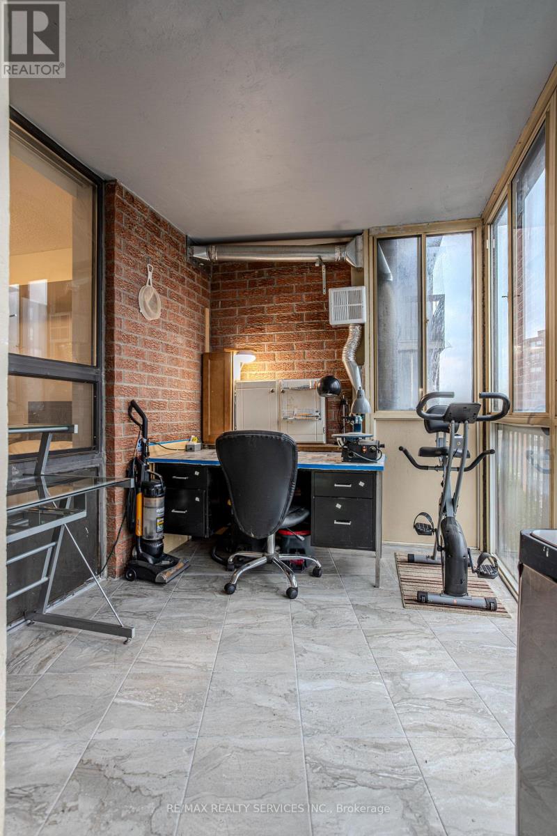 1305 - 20 Mississauga Valley Boulevard, Mississauga, Ontario  L5A 3S1 - Photo 24 - W12516486