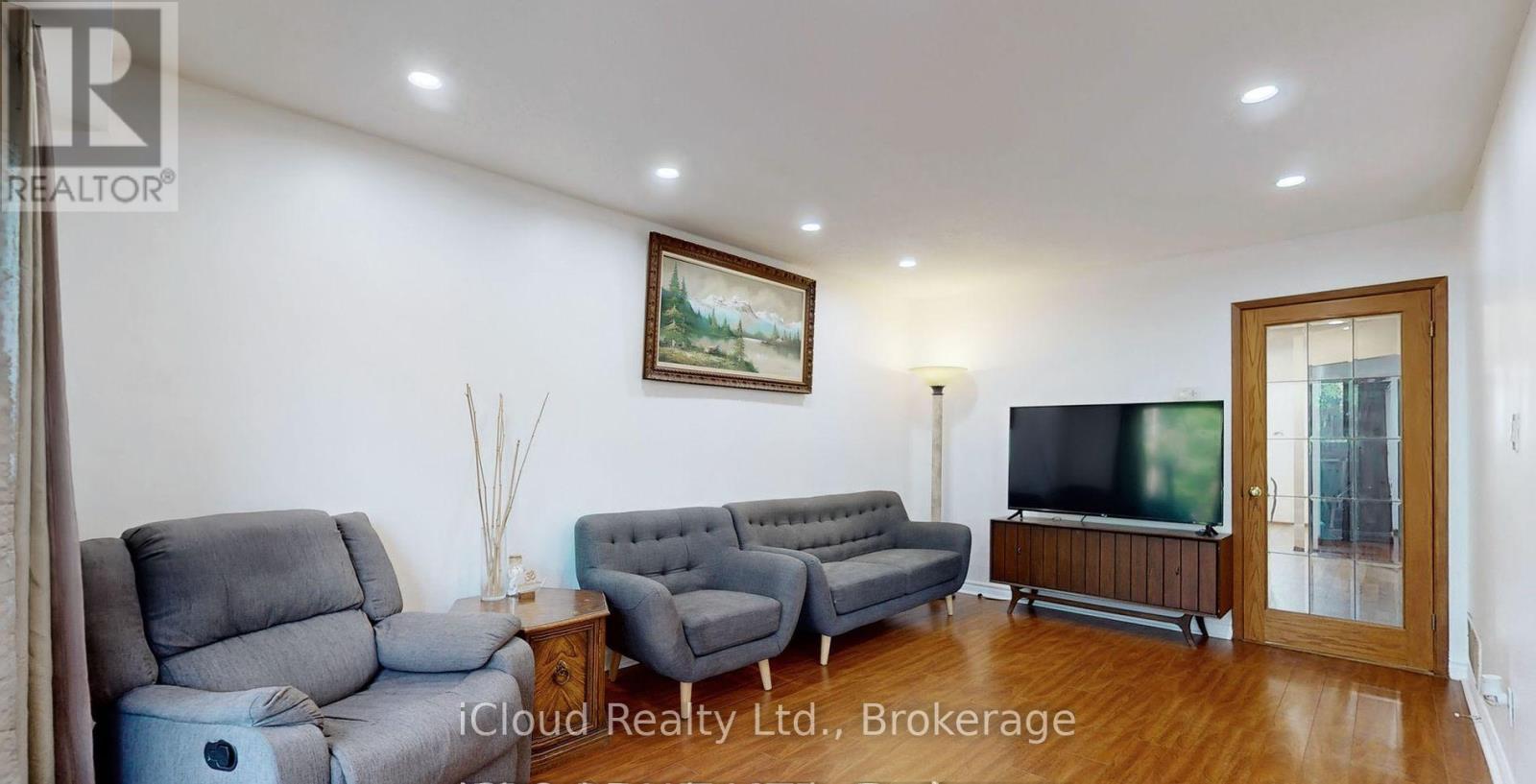 32 Dafoe Crescent, Brampton (Fletcher's West), Ontario  L6Y 2L2 - Photo 10 - W12516490