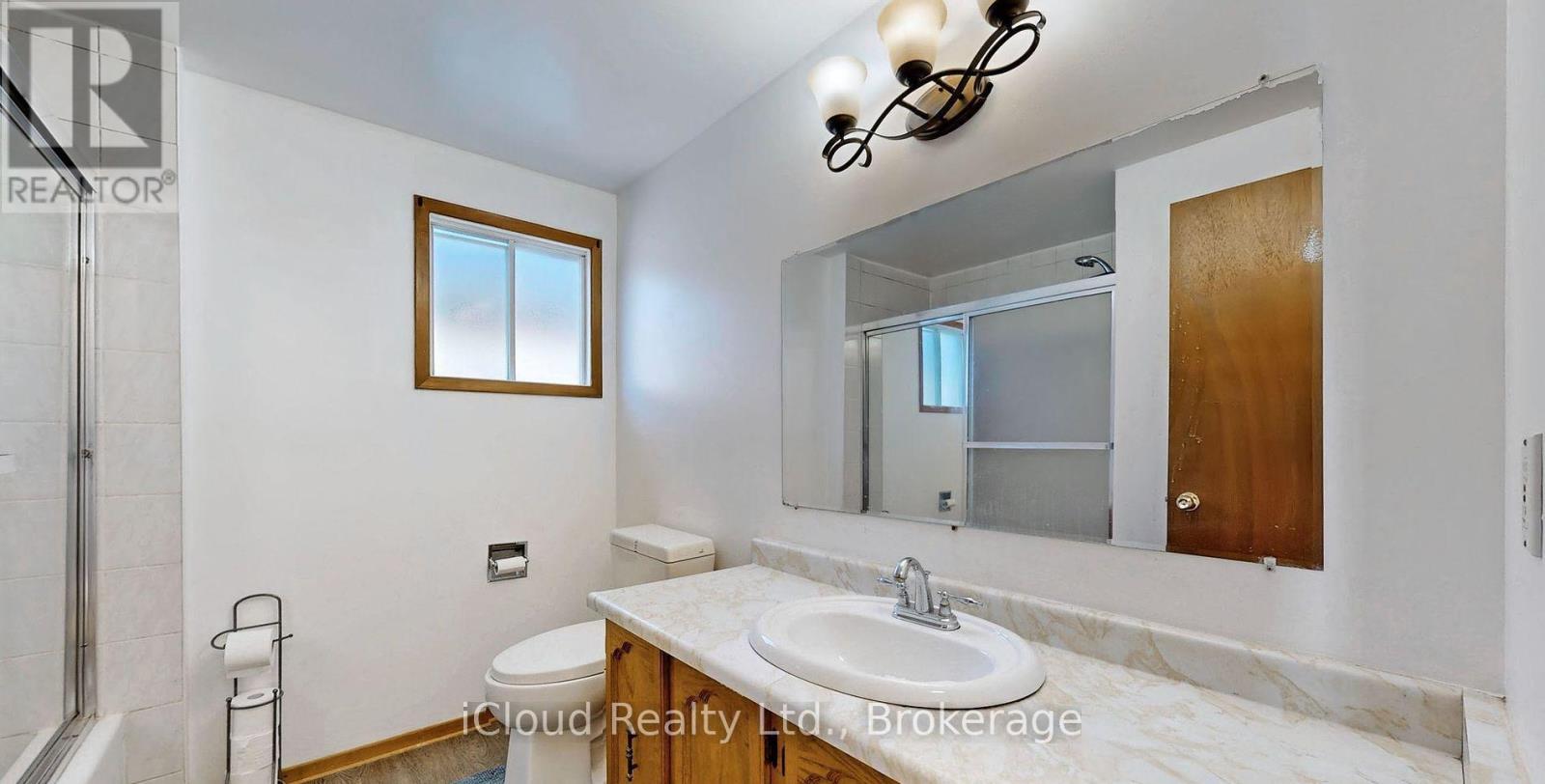 32 Dafoe Crescent, Brampton (Fletcher's West), Ontario  L6Y 2L2 - Photo 11 - W12516490