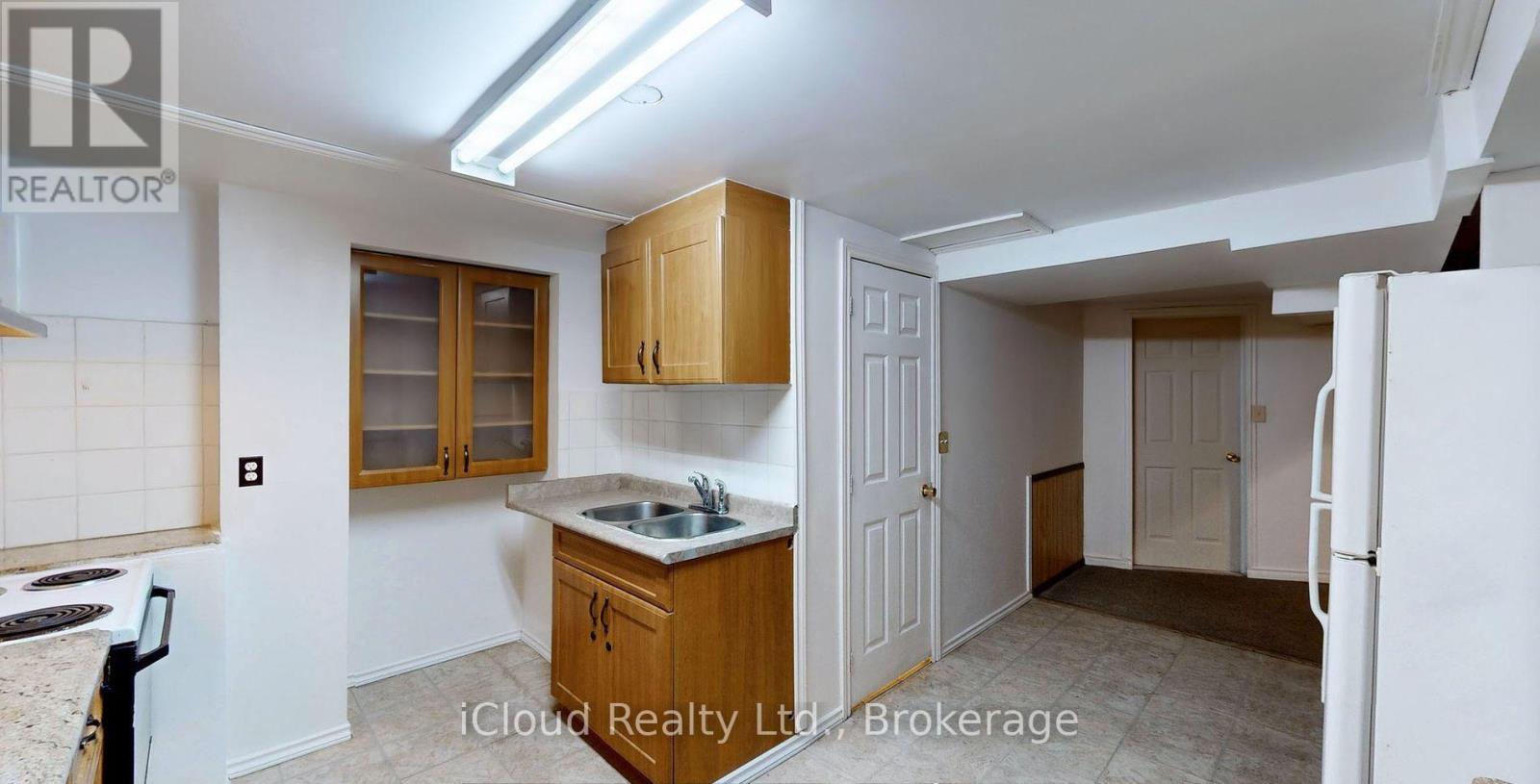 32 Dafoe Crescent, Brampton (Fletcher's West), Ontario  L6Y 2L2 - Photo 13 - W12516490