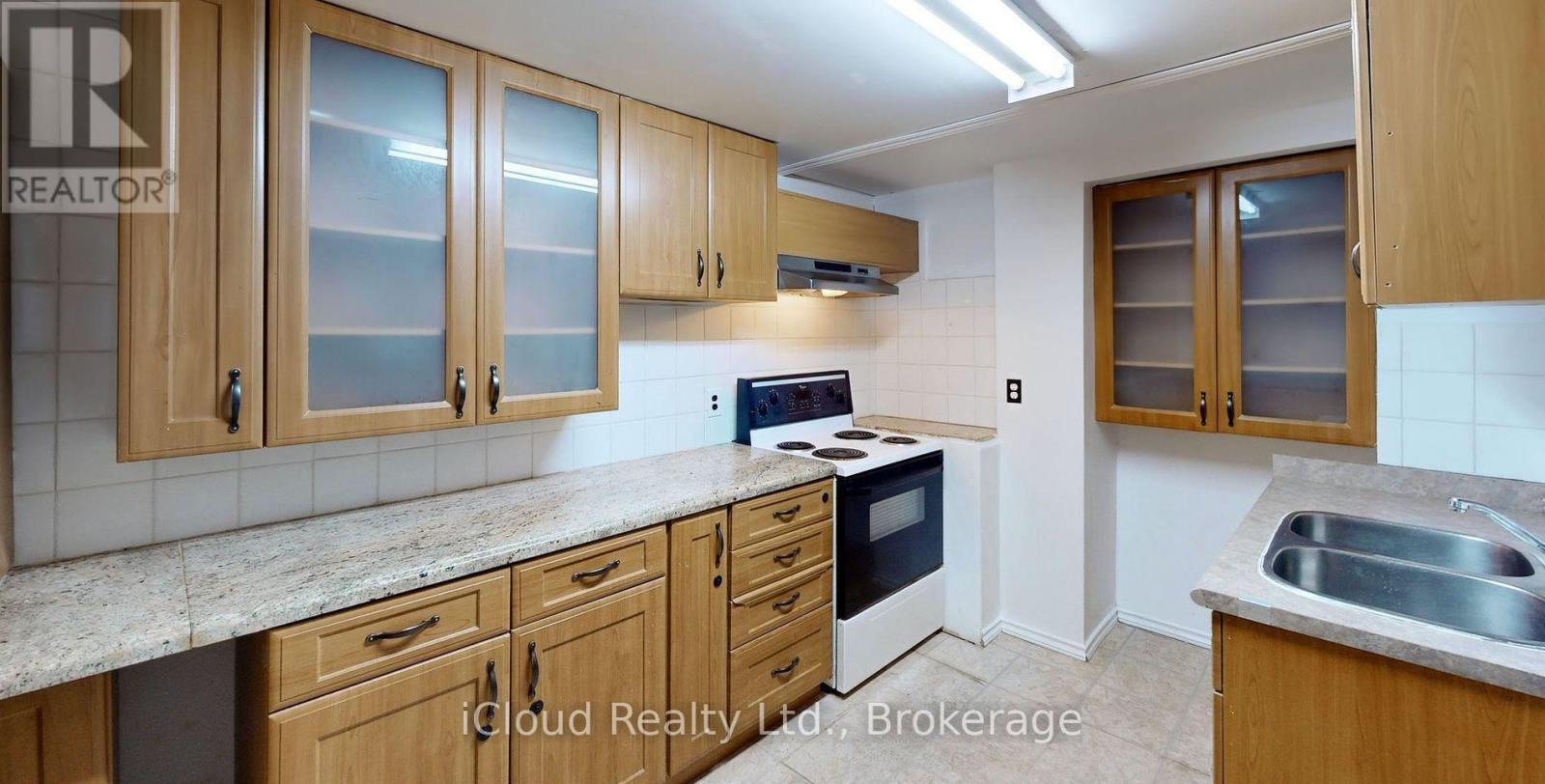 32 Dafoe Crescent, Brampton (Fletcher's West), Ontario  L6Y 2L2 - Photo 16 - W12516490