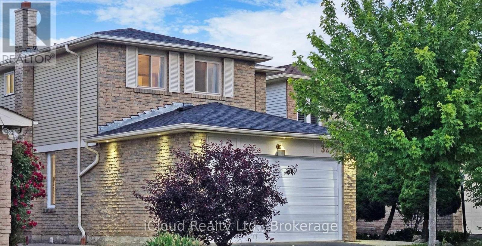 32 Dafoe Crescent, Brampton (Fletcher's West), Ontario  L6Y 2L2 - Photo 2 - W12516490