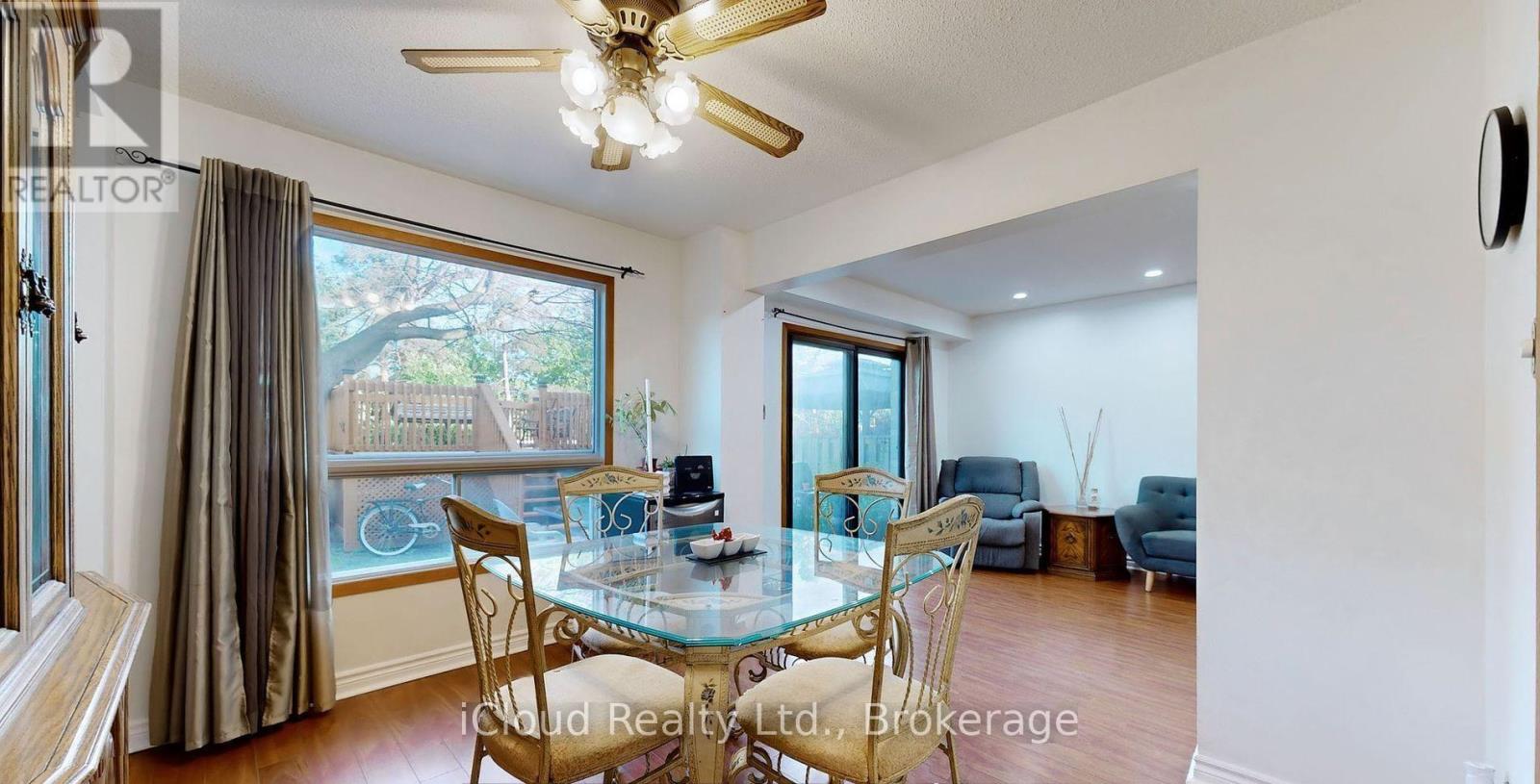 32 Dafoe Crescent, Brampton (Fletcher's West), Ontario  L6Y 2L2 - Photo 3 - W12516490