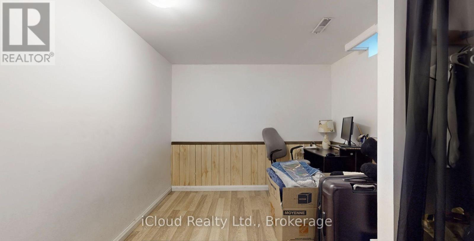 32 Dafoe Crescent, Brampton (Fletcher's West), Ontario  L6Y 2L2 - Photo 4 - W12516490