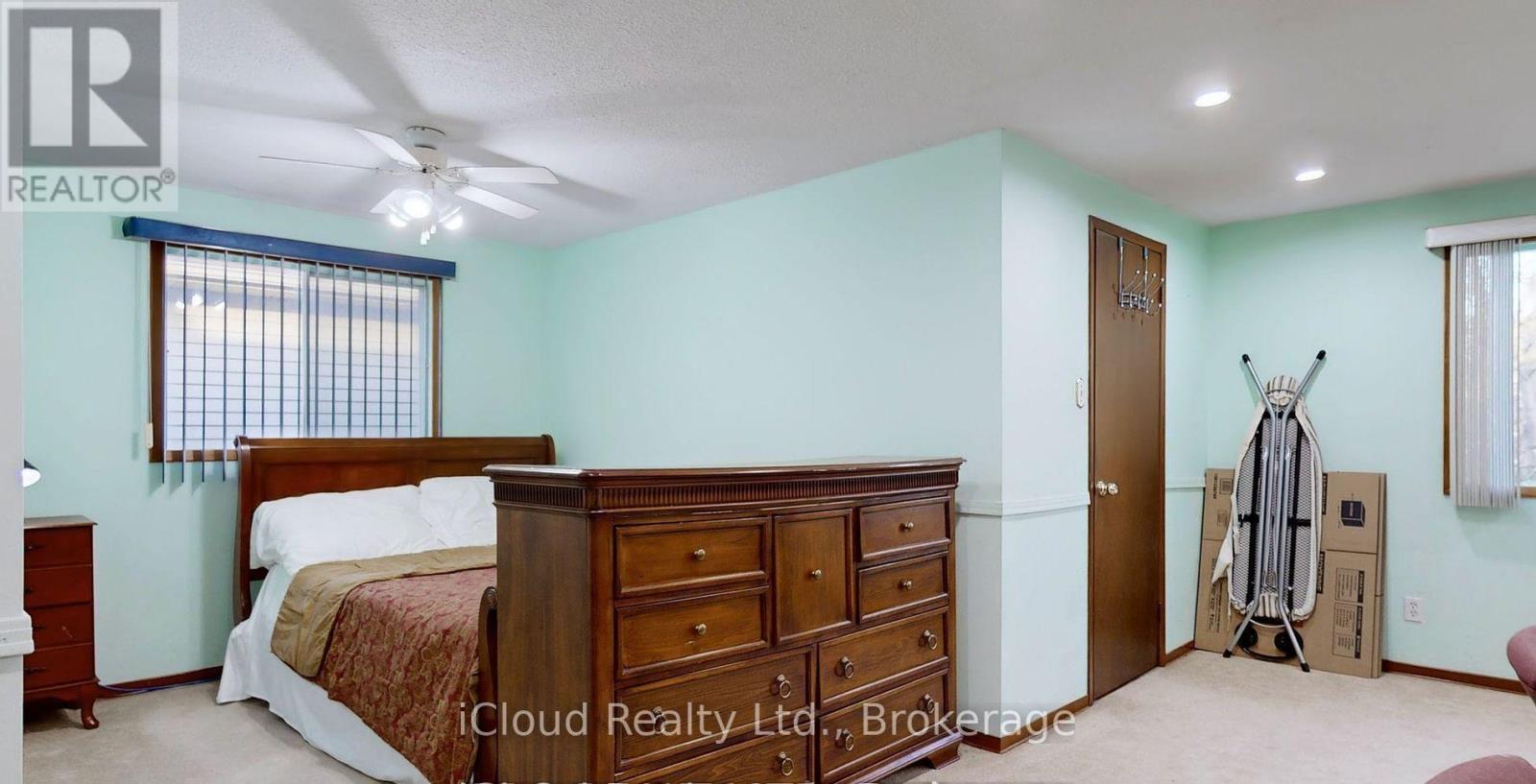 32 Dafoe Crescent, Brampton (Fletcher's West), Ontario  L6Y 2L2 - Photo 6 - W12516490