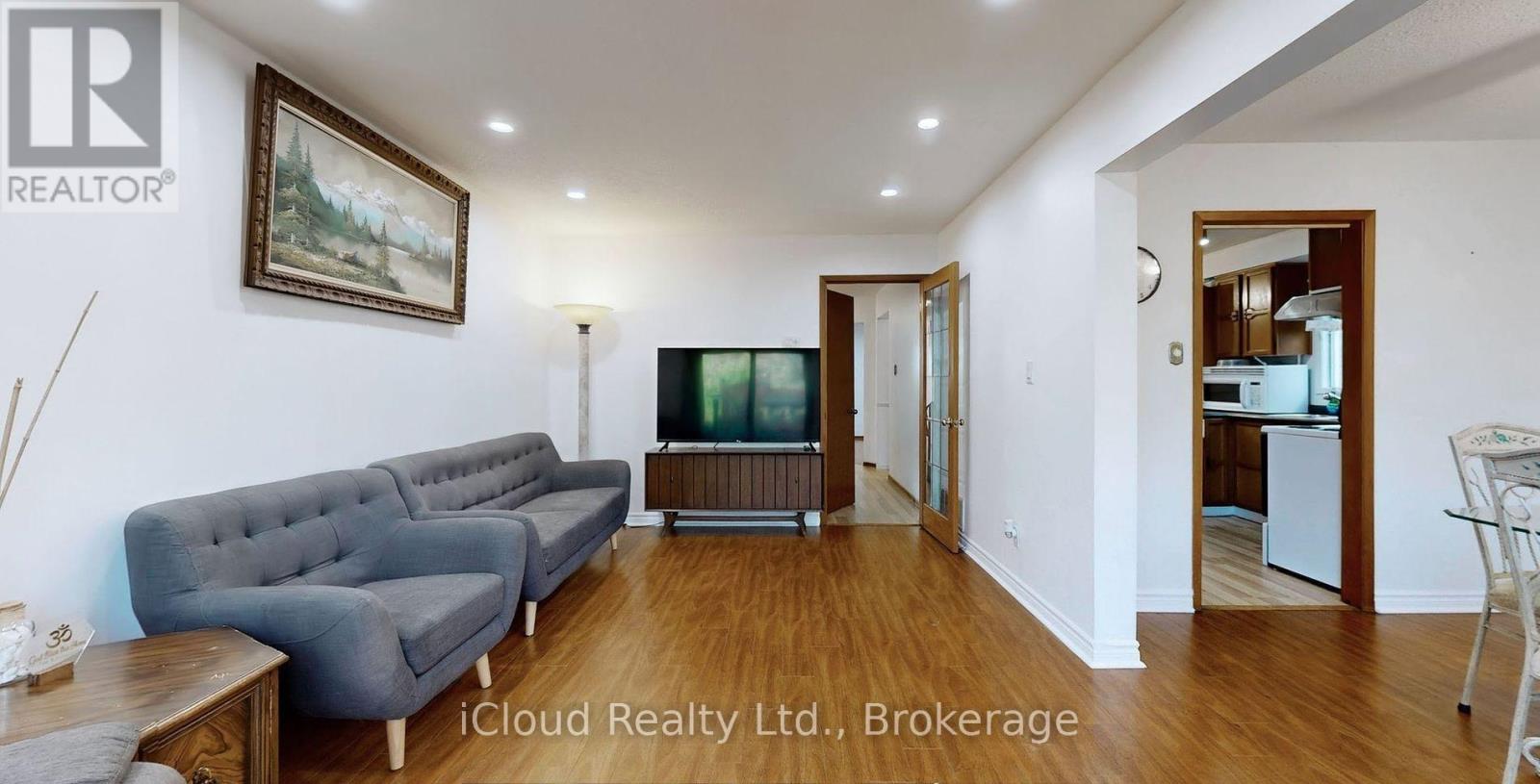 32 Dafoe Crescent, Brampton (Fletcher's West), Ontario  L6Y 2L2 - Photo 7 - W12516490