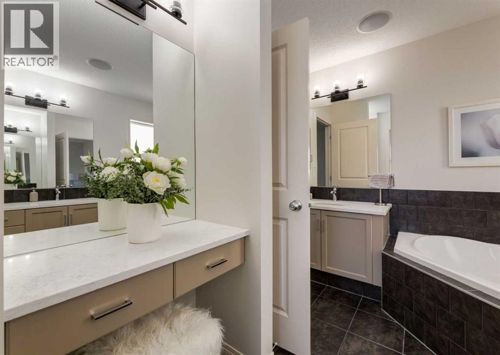 24 Silverado Saddle Court Sw, Calgary, Alberta  T2X 0J1 - Photo 18 - A2259849