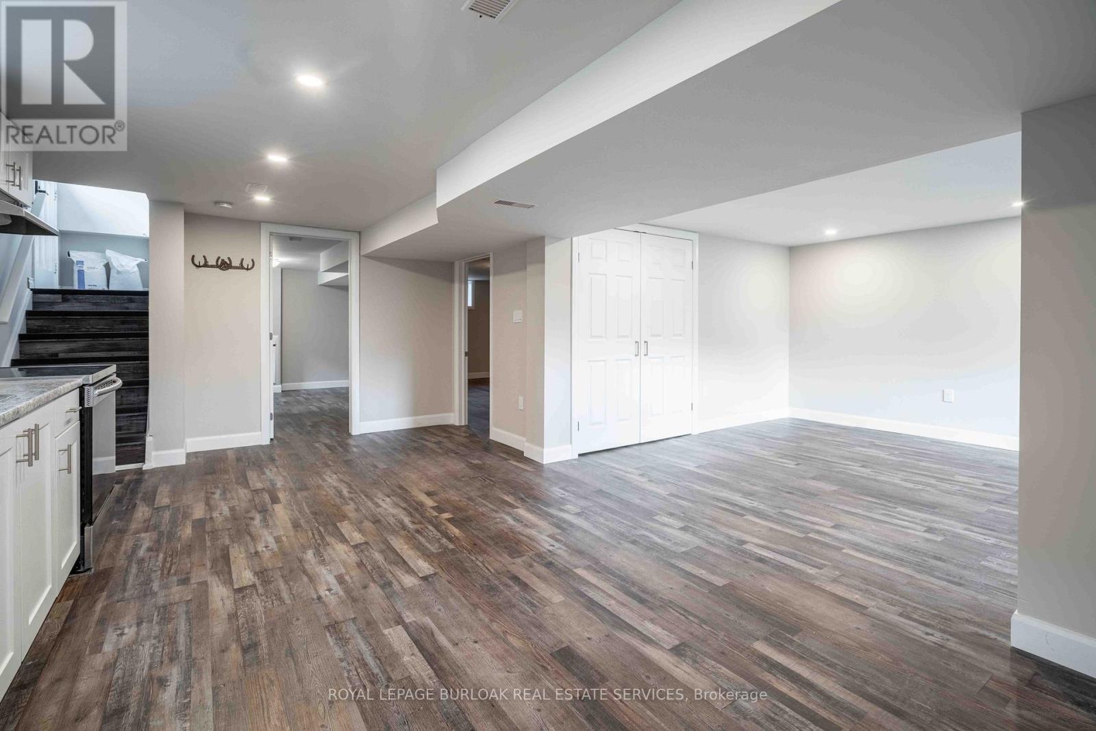 Lower - 4 Starlight Court, Hamilton, Ontario  L8K 4C8 - Photo 11 - X12516126