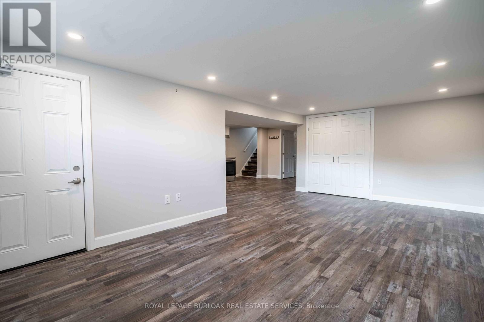 Lower - 4 Starlight Court, Hamilton, Ontario  L8K 4C8 - Photo 9 - X12516126