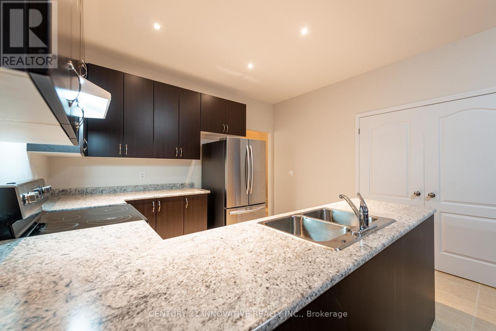 941 Avery Avenue, Peterborough, Ontario  K9J 0G9 - Photo 7 - X12516140