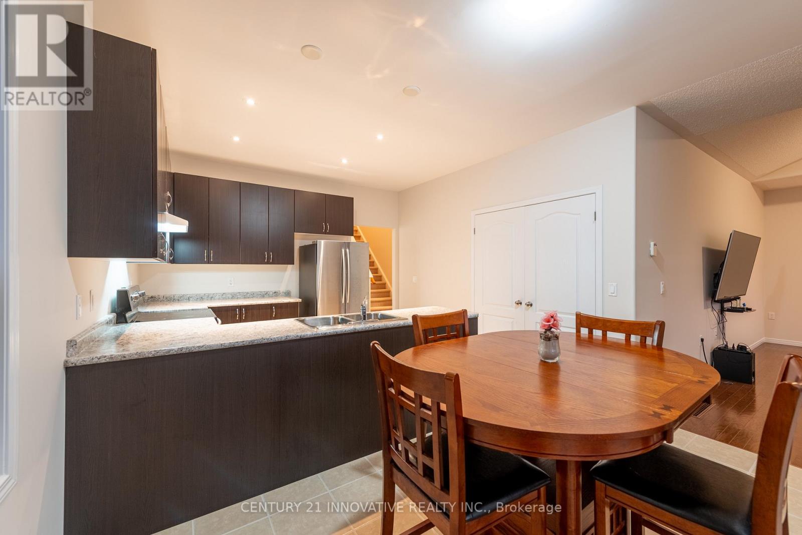 941 Avery Avenue, Peterborough, Ontario  K9J 0G9 - Photo 8 - X12516140