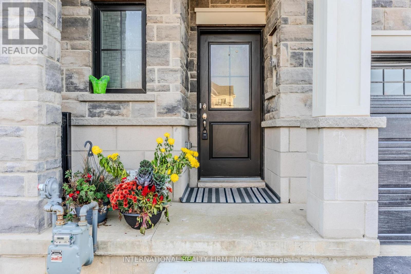 155 Aquasanta Crescent, Hamilton, Ontario  L9B 0J8 - Photo 2 - X12516218