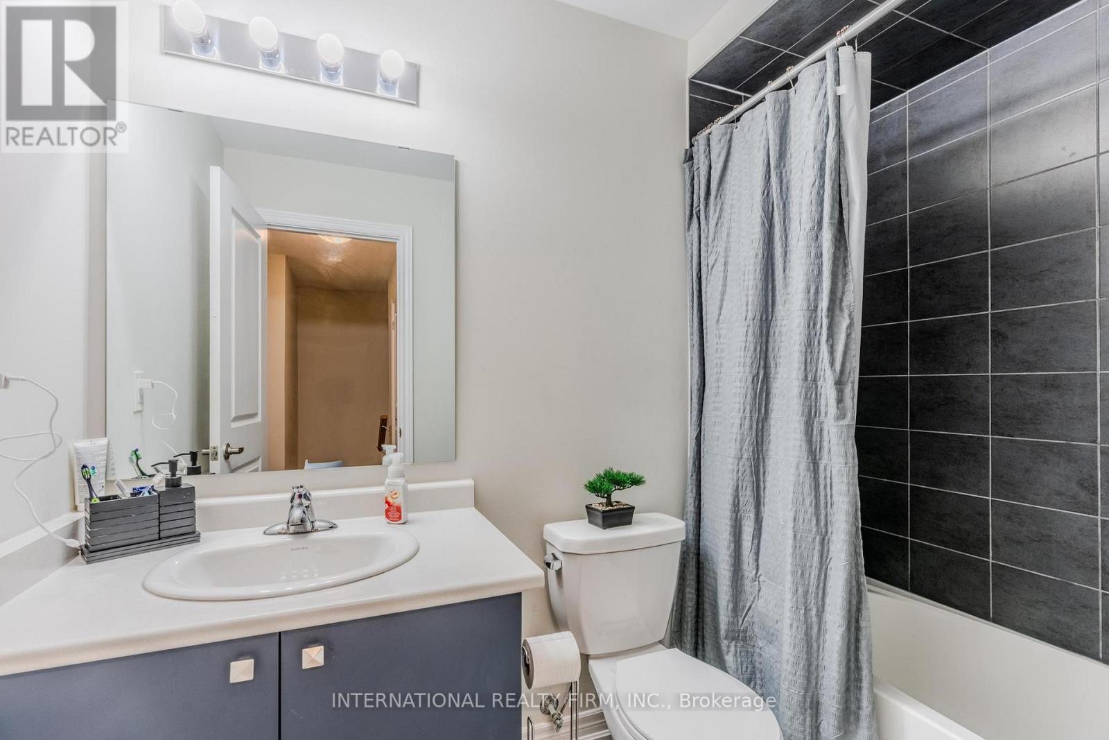 155 Aquasanta Crescent, Hamilton, Ontario  L9B 0J8 - Photo 28 - X12516218