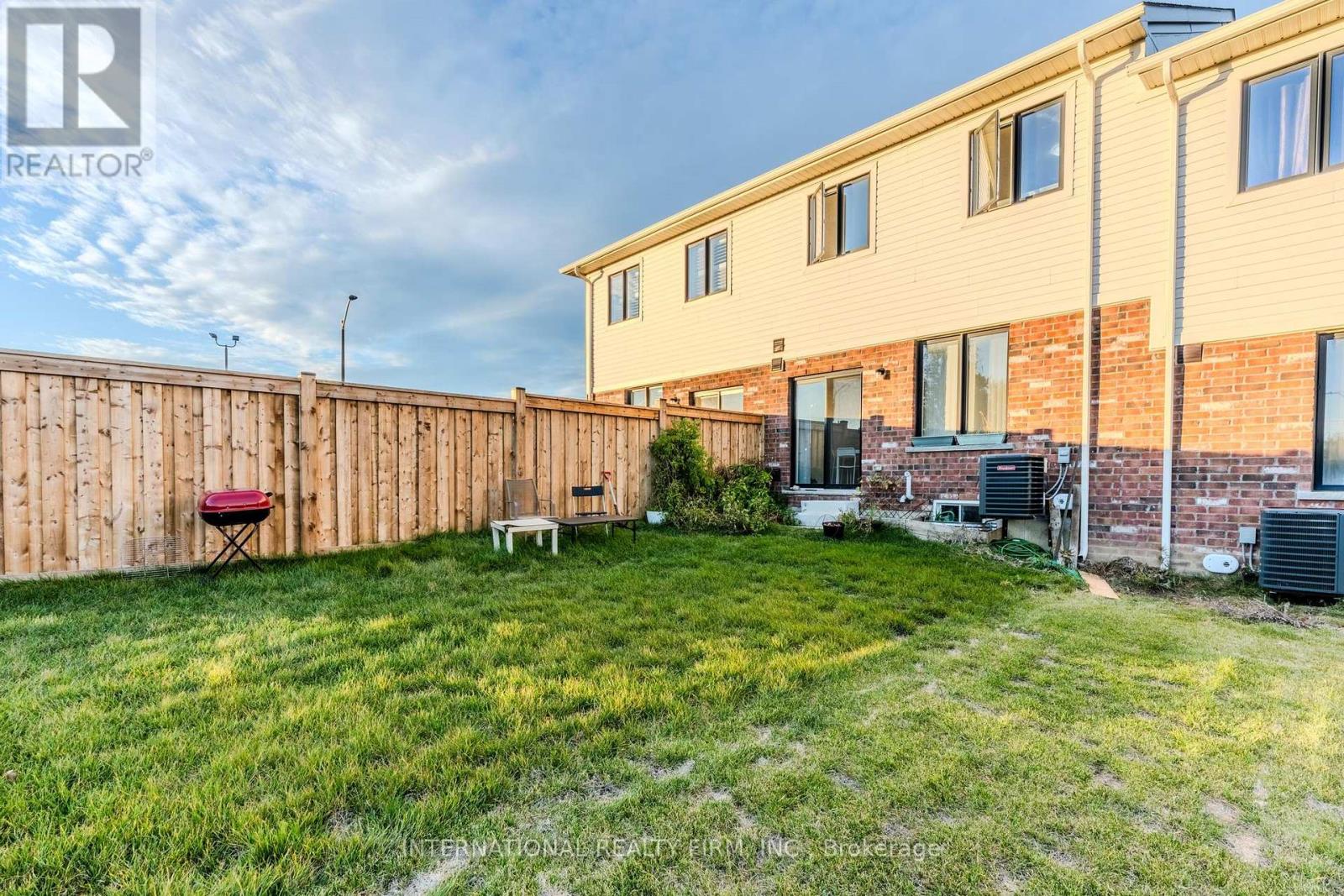 155 Aquasanta Crescent, Hamilton, Ontario  L9B 0J8 - Photo 32 - X12516218