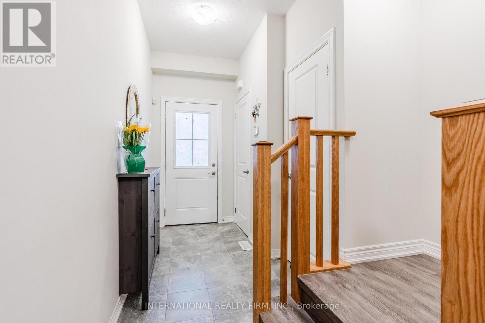 155 Aquasanta Crescent, Hamilton, Ontario  L9B 0J8 - Photo 4 - X12516218