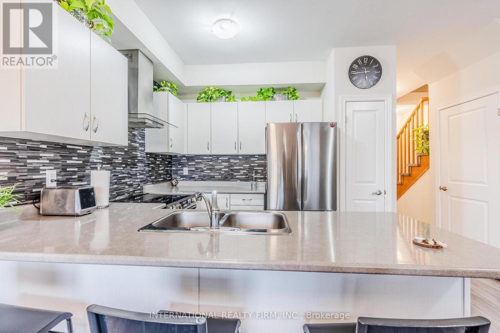 155 Aquasanta Crescent, Hamilton, Ontario  L9B 0J8 - Photo 6 - X12516218