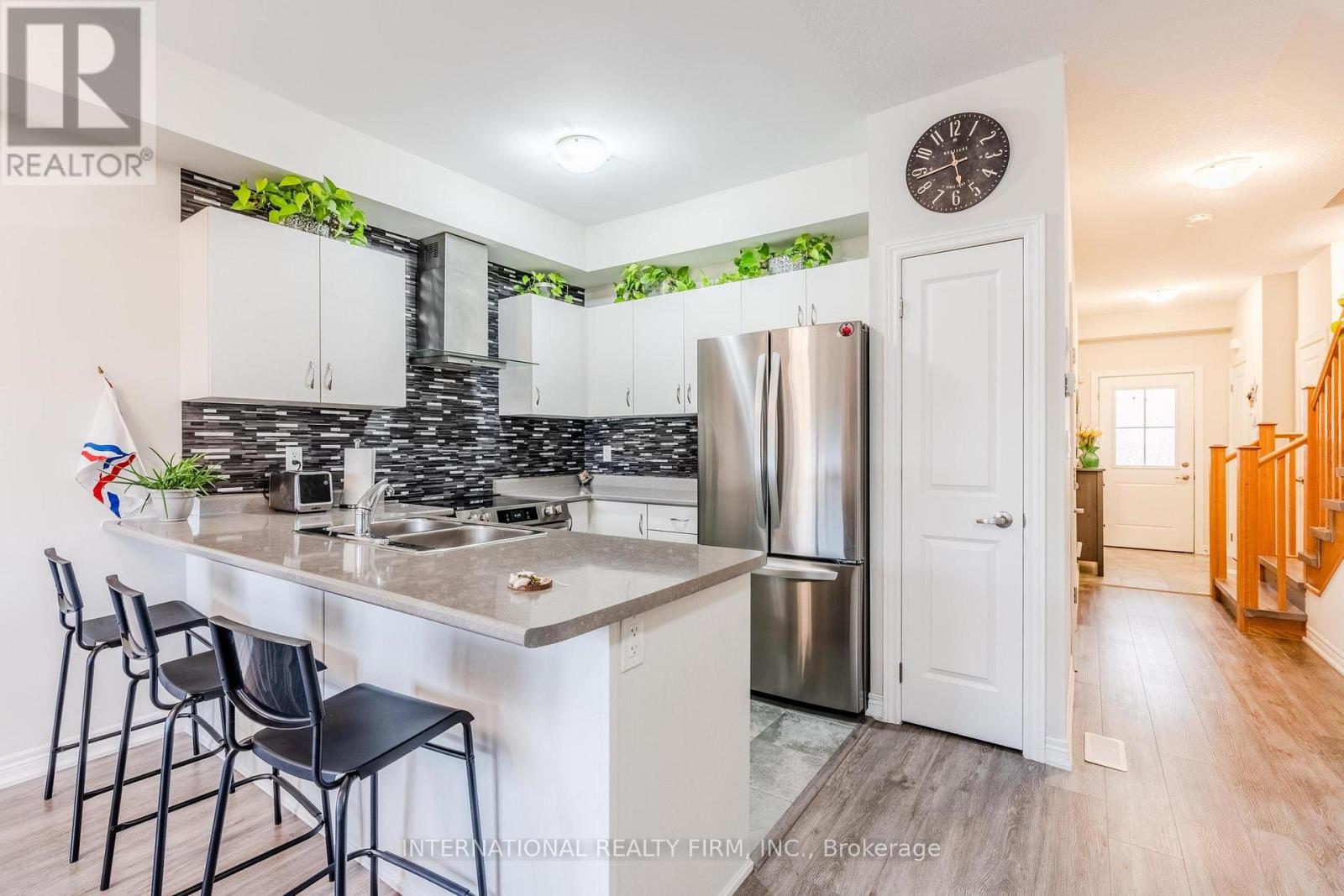 155 Aquasanta Crescent, Hamilton, Ontario  L9B 0J8 - Photo 8 - X12516218