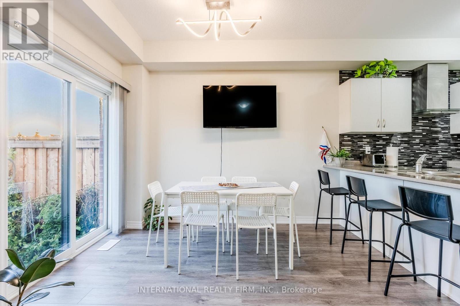 155 Aquasanta Crescent, Hamilton, Ontario  L9B 0J8 - Photo 9 - X12516218