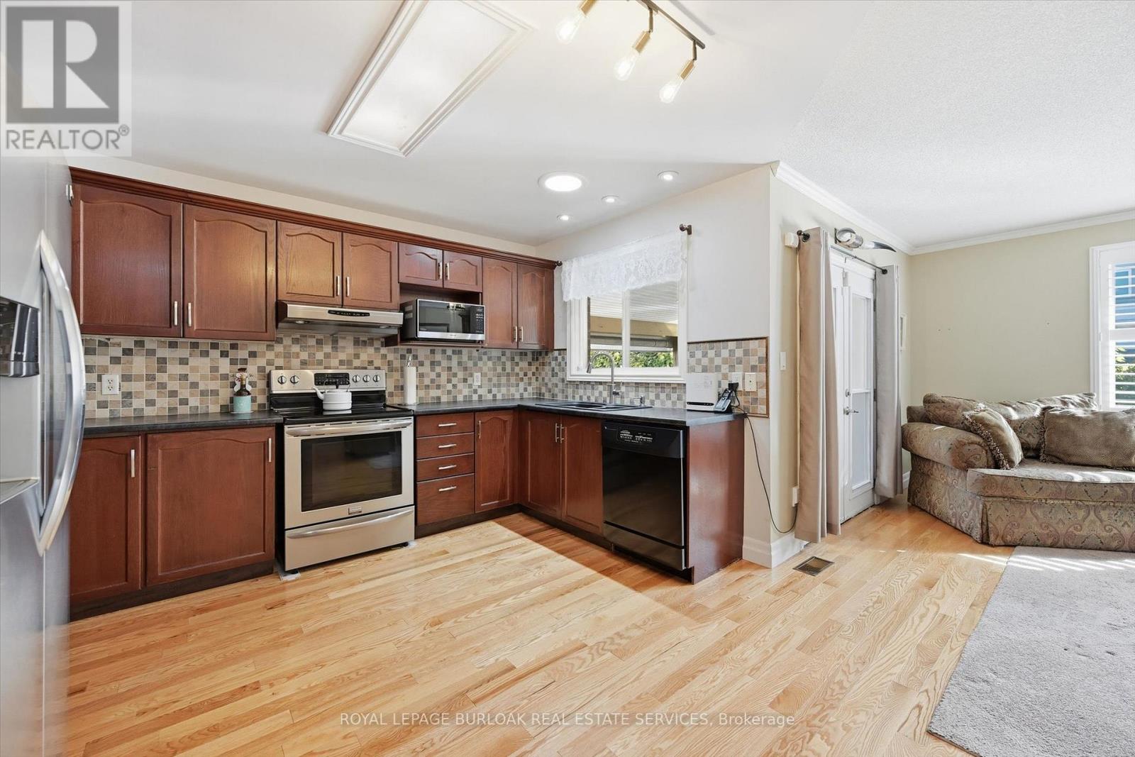 44 Rockhaven Lane, Hamilton, Ontario  L8B 0J7 - Photo 12 - X12516220