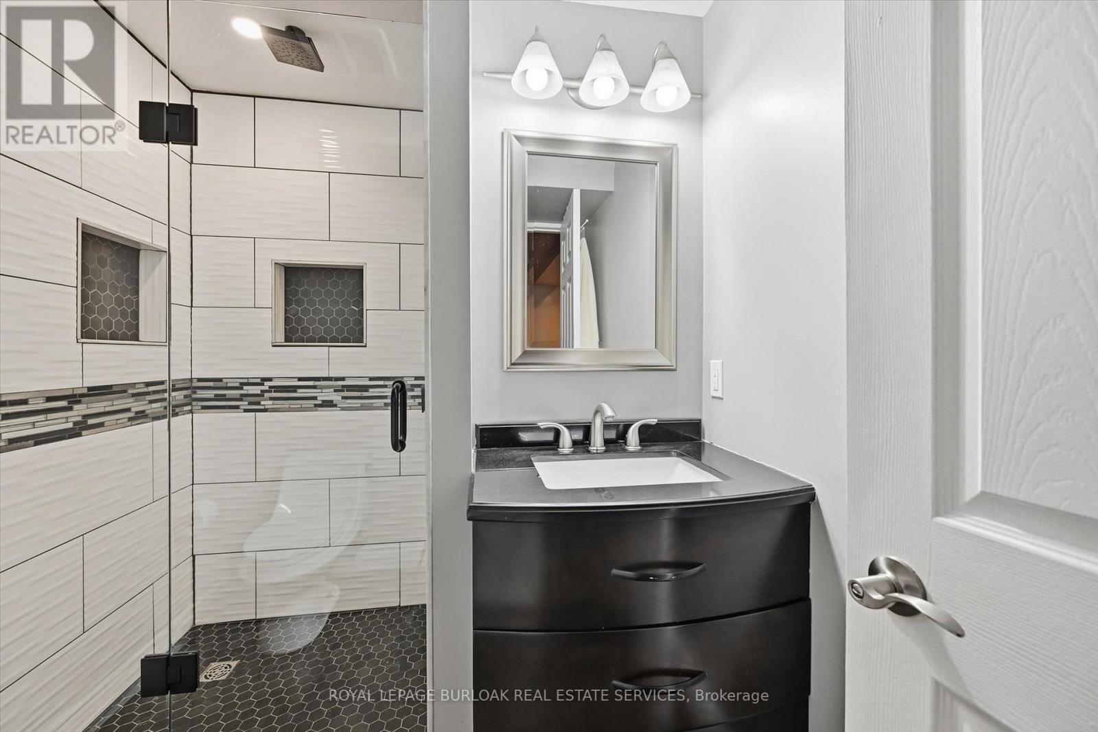 44 Rockhaven Lane, Hamilton, Ontario  L8B 0J7 - Photo 27 - X12516220