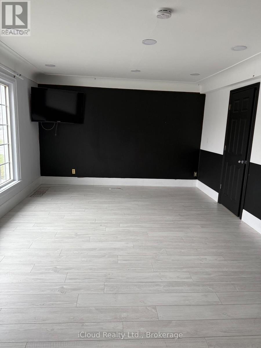 700 Upper James Street, Hamilton, Ontario  L9C 2Z8 - Photo 3 - X12516278