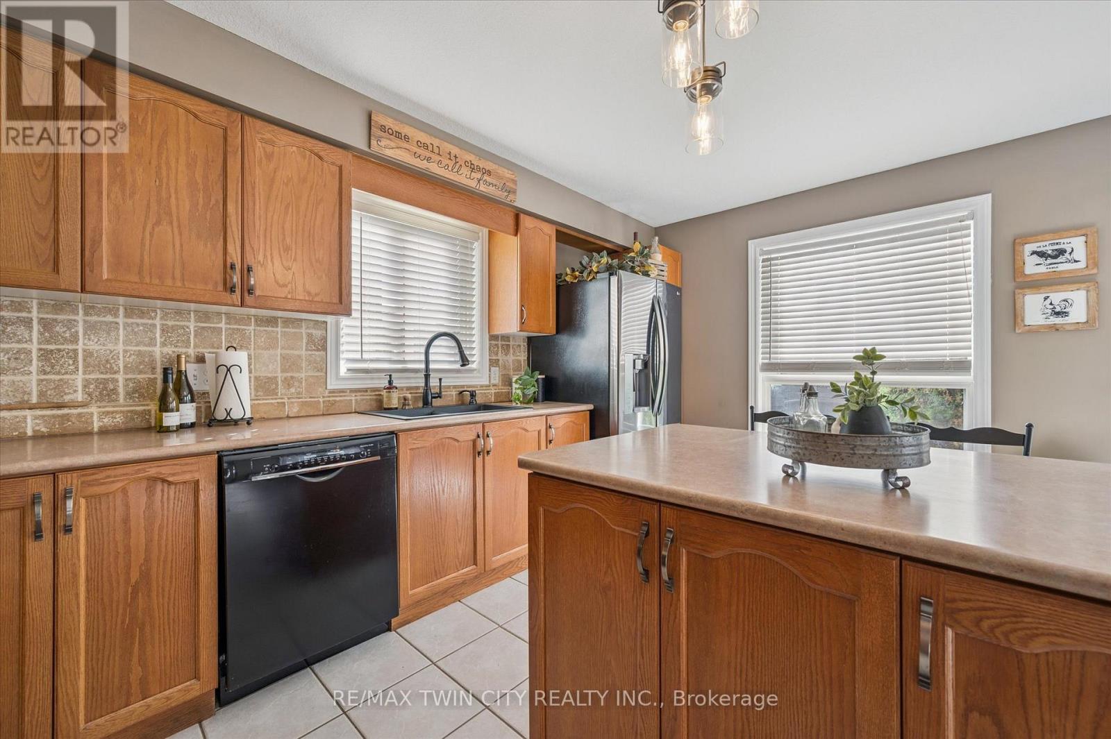 7 Hearthbridge Street, Kitchener, Ontario  N2R 1L5 - Photo 19 - X12516454