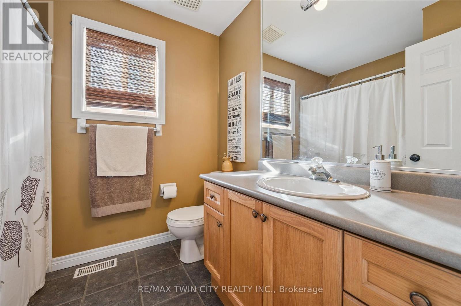 7 Hearthbridge Street, Kitchener, Ontario  N2R 1L5 - Photo 28 - X12516454