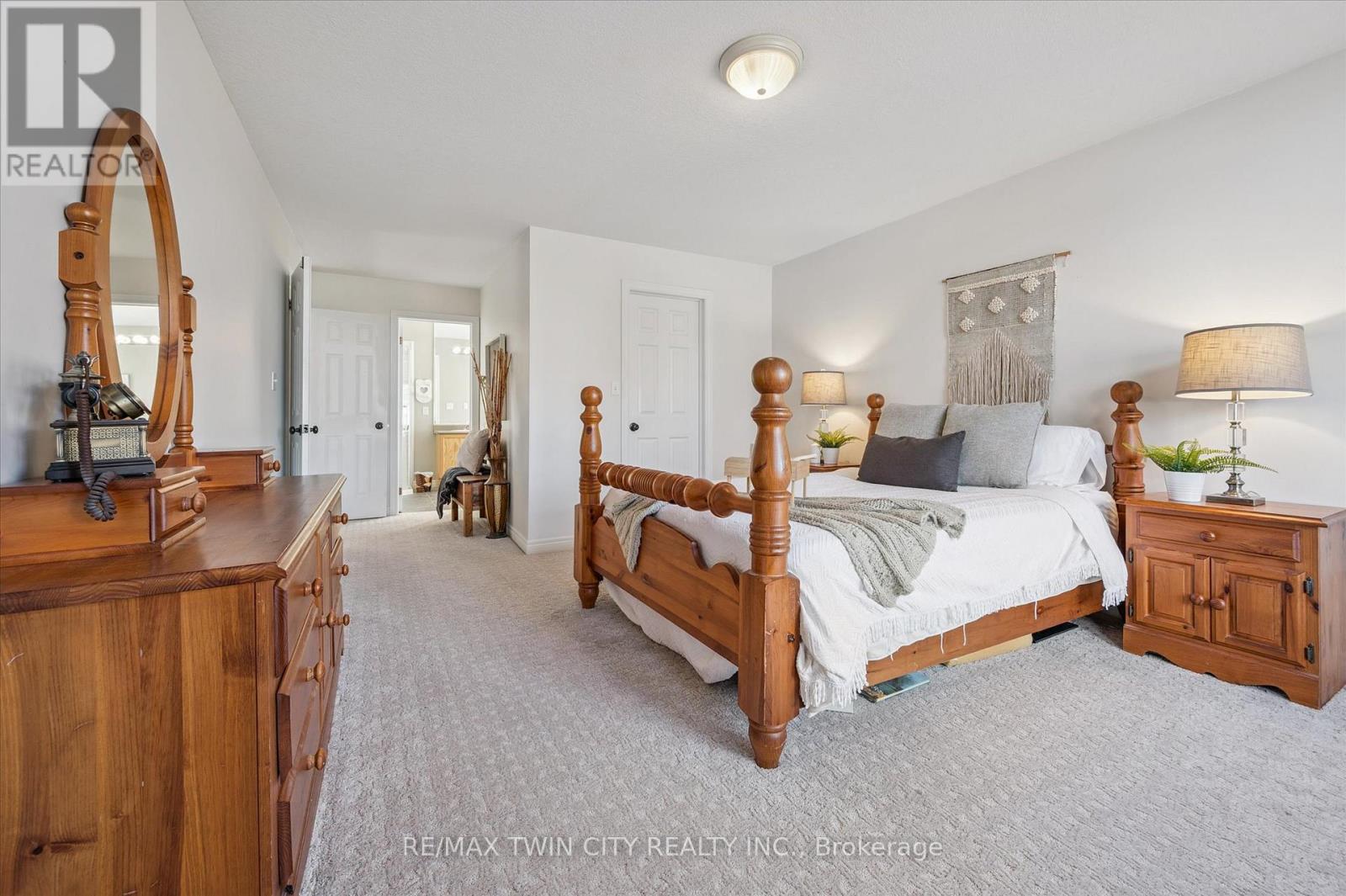 7 Hearthbridge Street, Kitchener, Ontario  N2R 1L5 - Photo 31 - X12516454