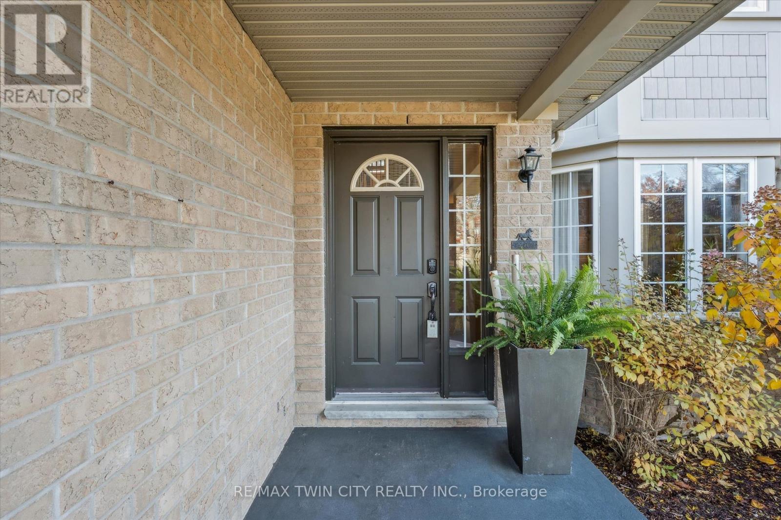 7 Hearthbridge Street, Kitchener, Ontario  N2R 1L5 - Photo 4 - X12516454