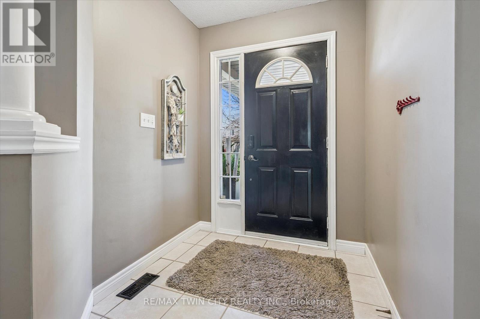 7 Hearthbridge Street, Kitchener, Ontario  N2R 1L5 - Photo 5 - X12516454