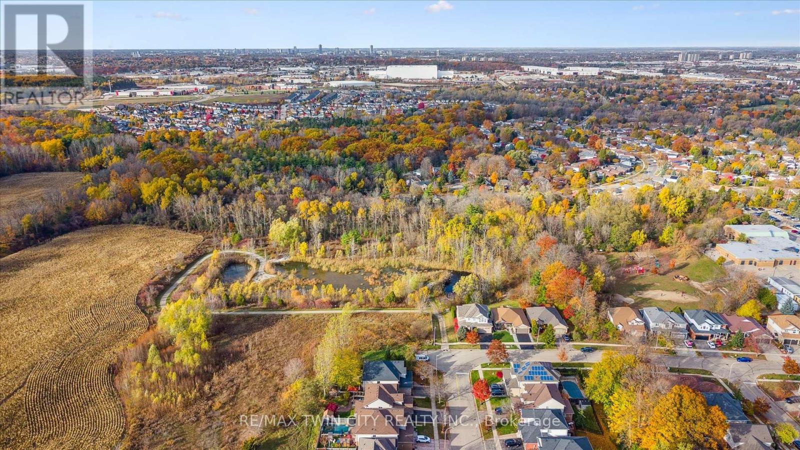 7 Hearthbridge Street, Kitchener, Ontario  N2R 1L5 - Photo 50 - X12516454