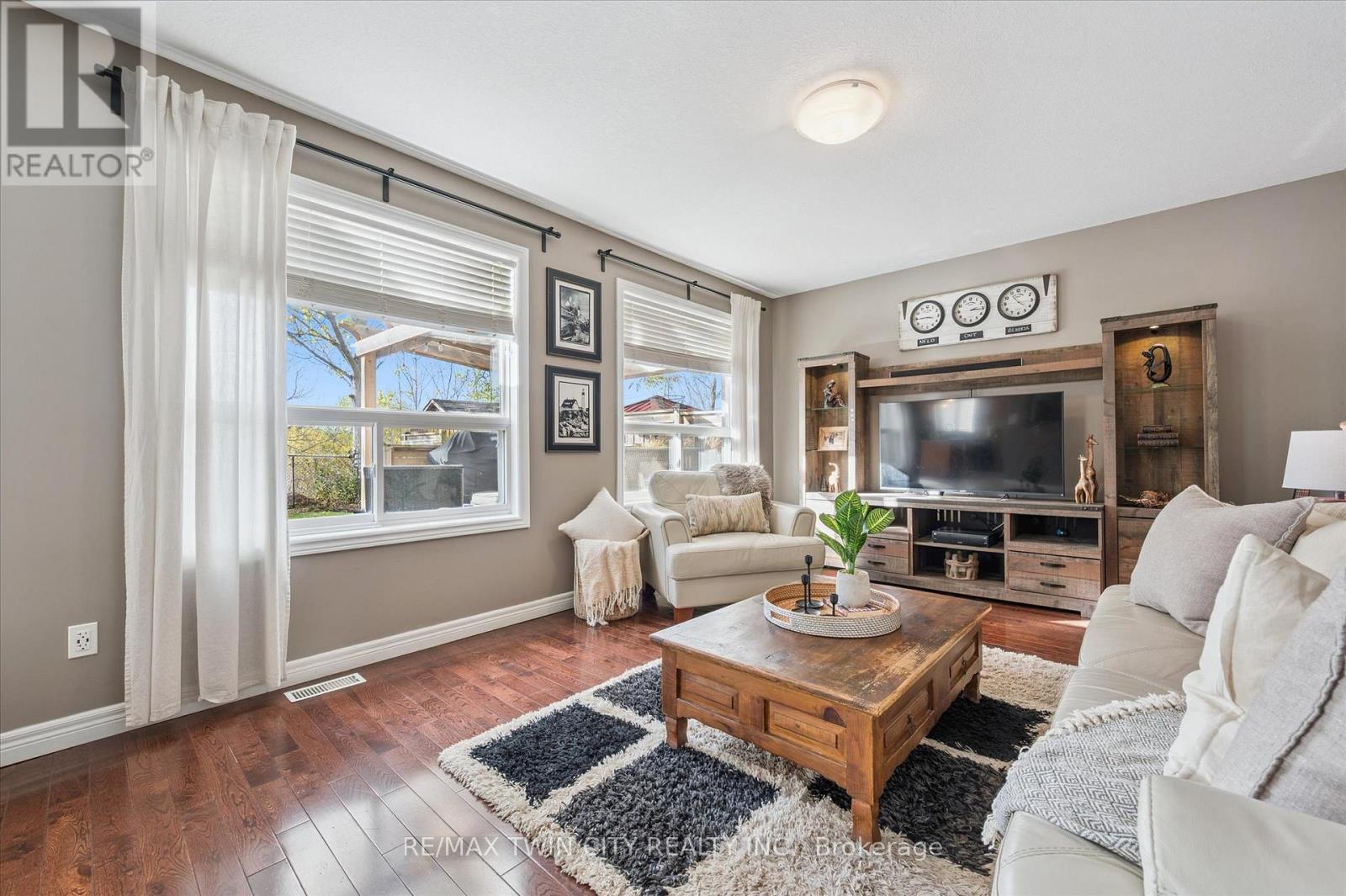 7 Hearthbridge Street, Kitchener, Ontario  N2R 1L5 - Photo 9 - X12516454