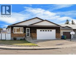 1631 Hird Court N Lakewood, Regina, Ca