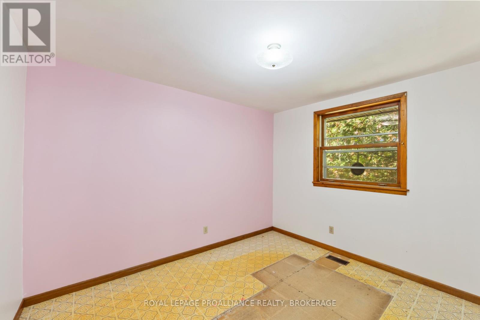 1136 Millhaven Road, Loyalist, Ontario K0H 2H0 - Photo 12 - X12516838