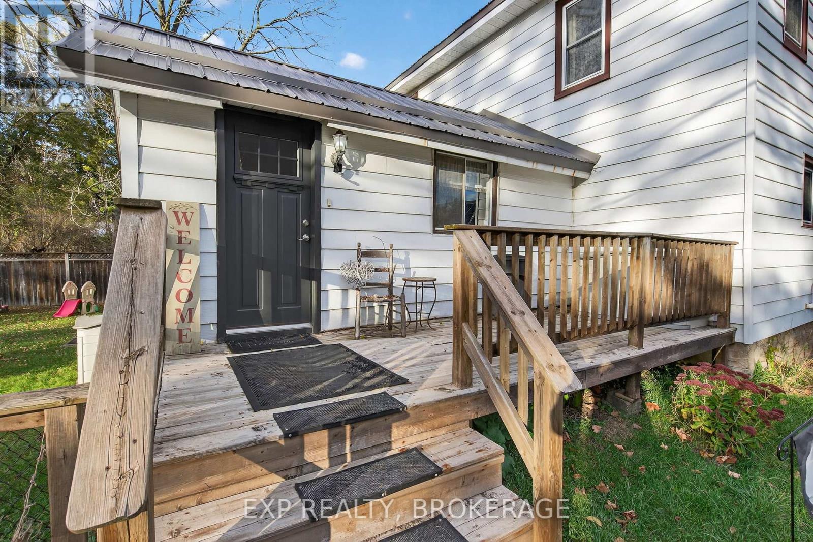 10 Miller Street, Leeds And The Thousand Islands, Ontario  K0E 1L0 - Photo 3 - X12516952