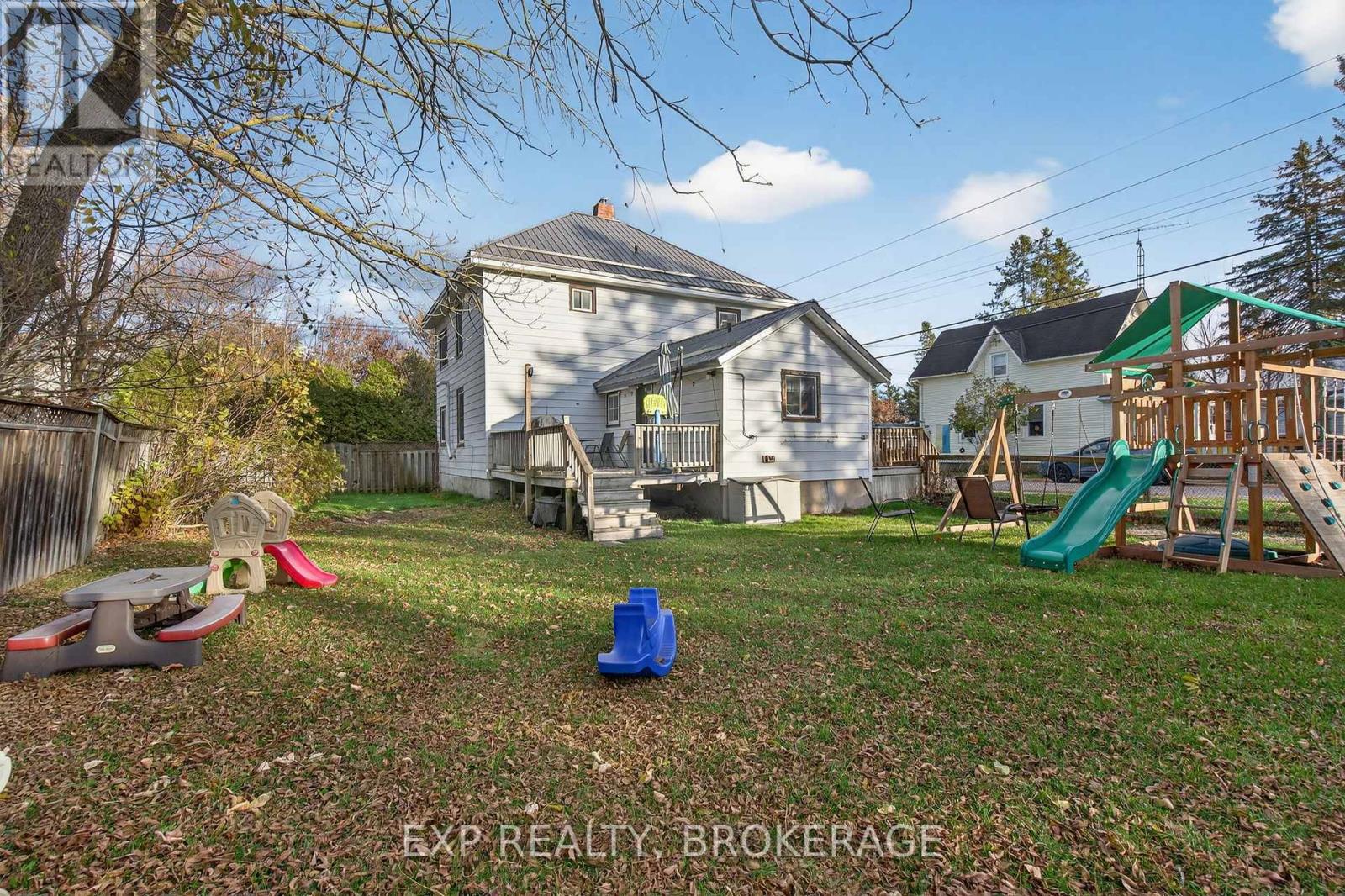 10 Miller Street, Leeds And The Thousand Islands, Ontario  K0E 1L0 - Photo 32 - X12516952