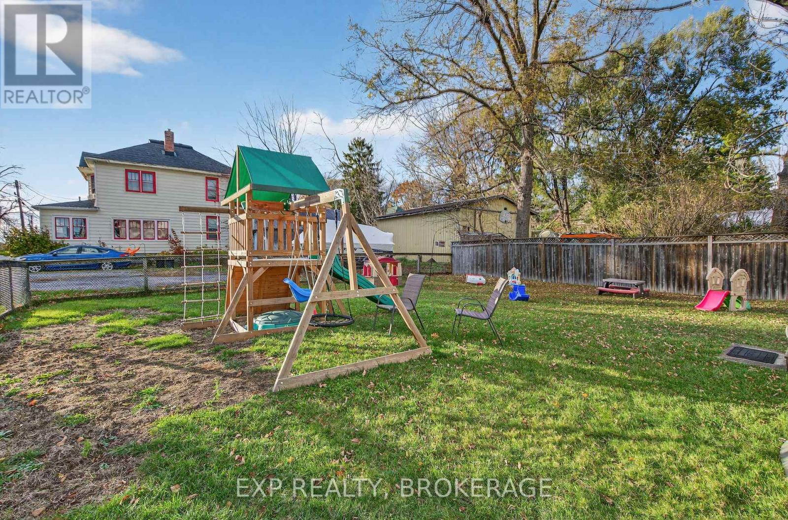 10 Miller Street, Leeds And The Thousand Islands, Ontario  K0E 1L0 - Photo 34 - X12516952