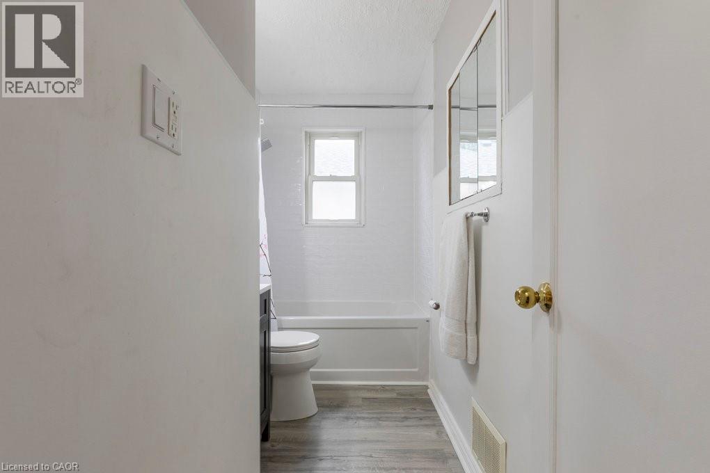 169 East 32nd Street, Hamilton, Ontario  L8V 3S1 - Photo 25 - 40761089