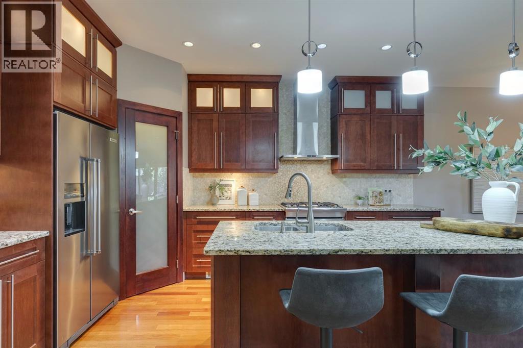 Property at 2216 31 Street SW image 3