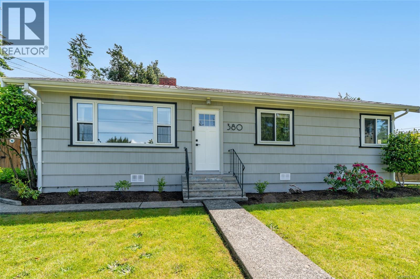 380 Hirst Ave W, Parksville, British Columbia