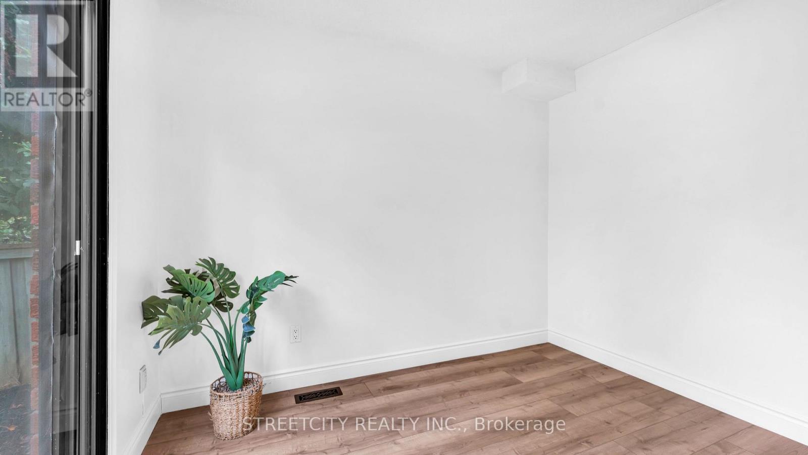 151 Walmer Gardens, London North, Ontario  N6G 4H3 - Photo 11 - X12516768