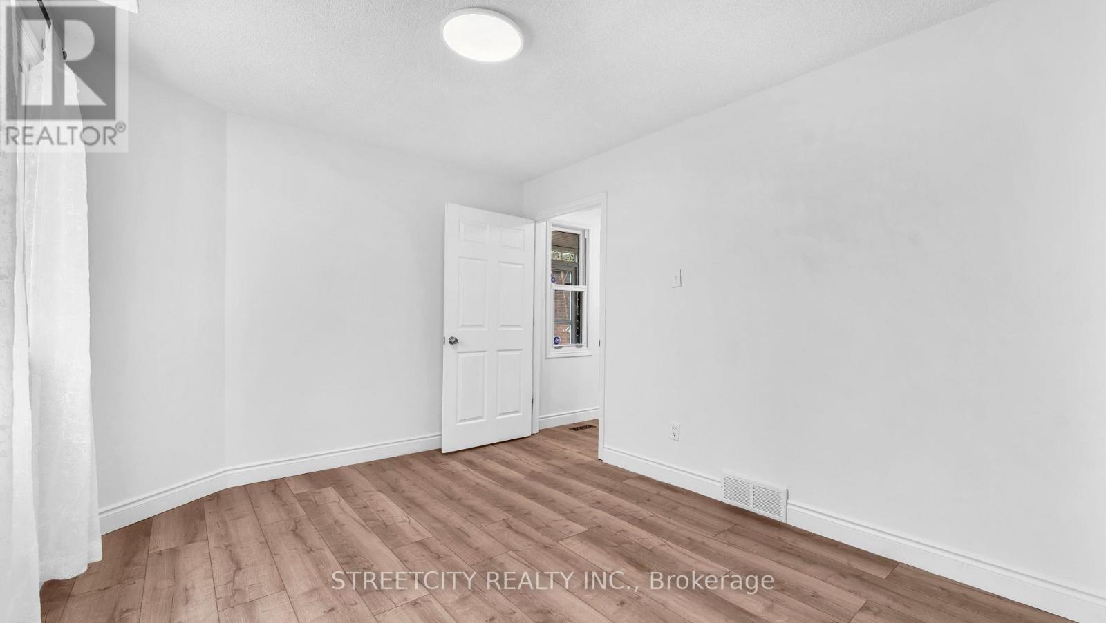 151 Walmer Gardens, London North, Ontario  N6G 4H3 - Photo 12 - X12516768