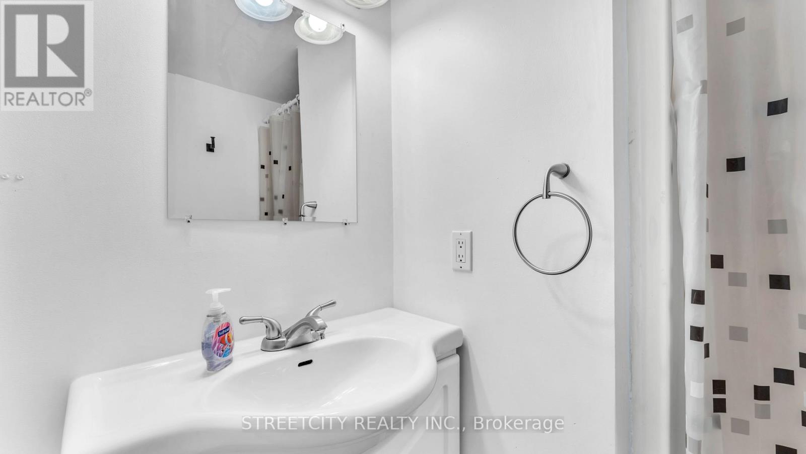 151 Walmer Gardens, London North, Ontario  N6G 4H3 - Photo 27 - X12516768