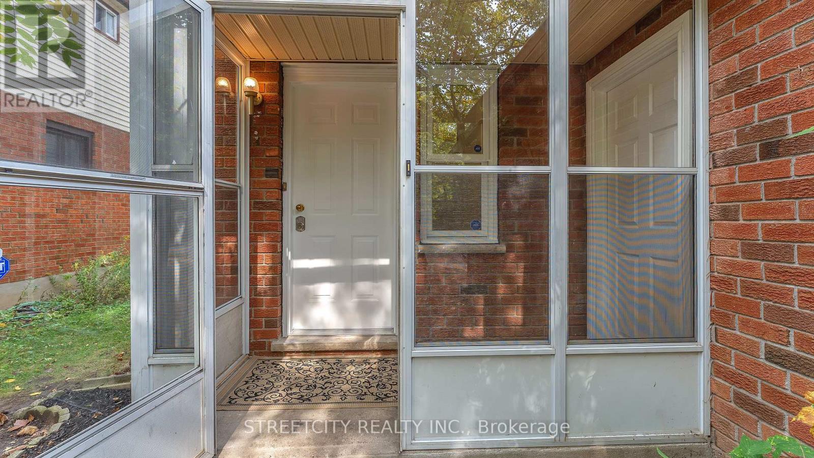 151 Walmer Gardens, London North, Ontario  N6G 4H3 - Photo 3 - X12516768