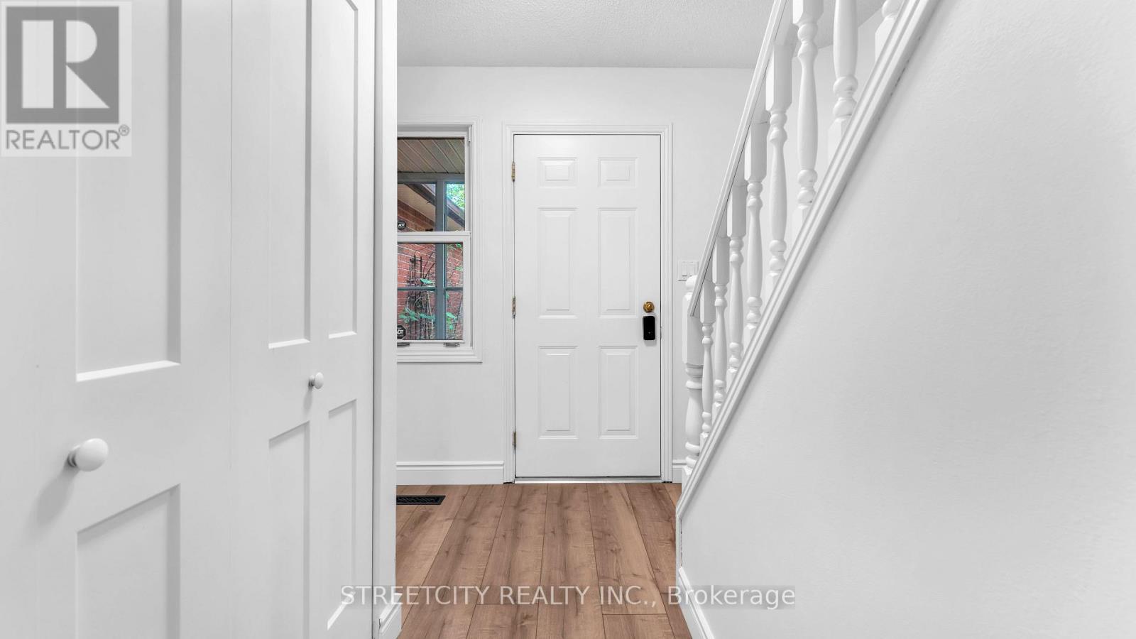 151 Walmer Gardens, London North, Ontario  N6G 4H3 - Photo 4 - X12516768