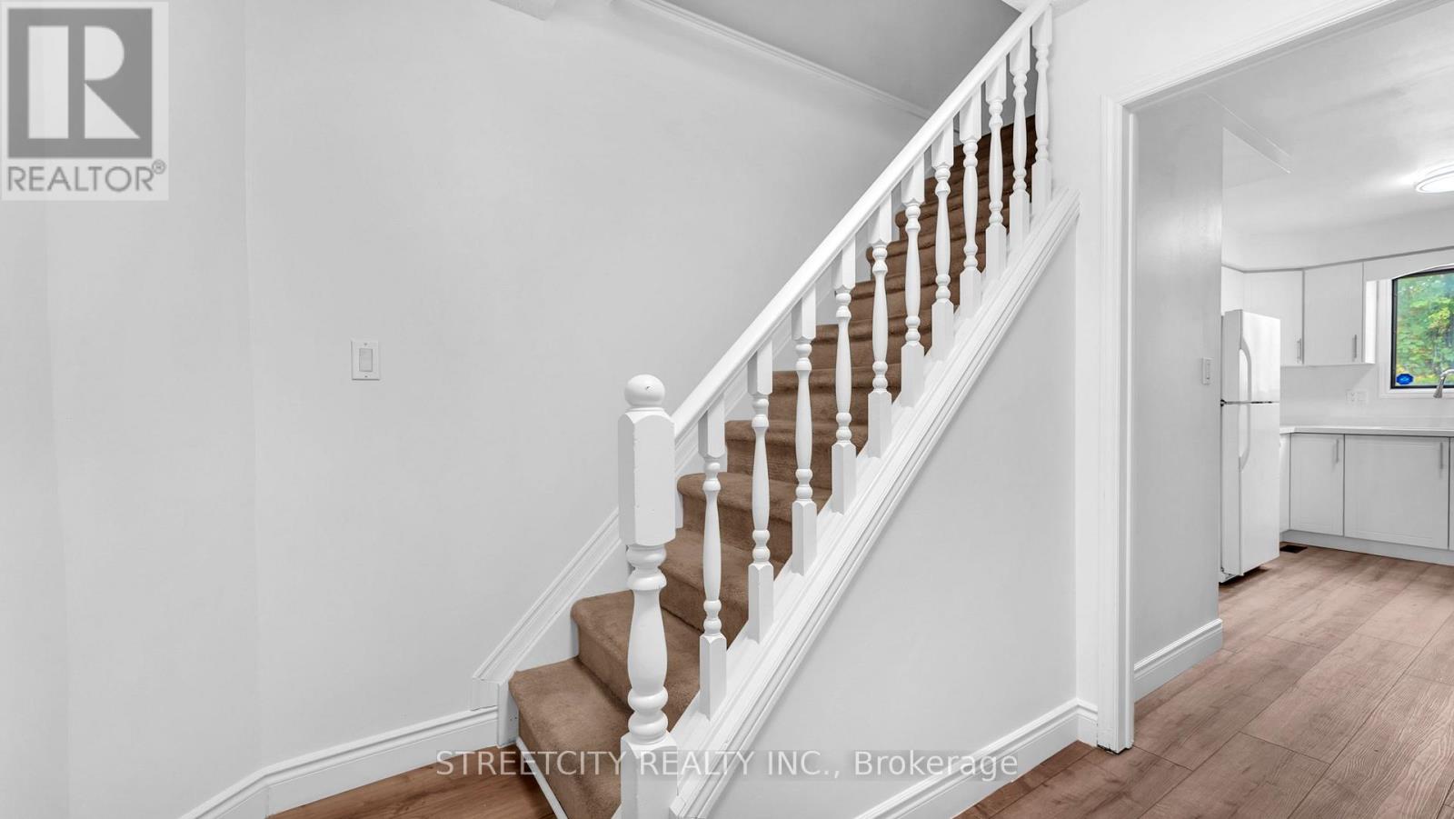 151 Walmer Gardens, London North, Ontario  N6G 4H3 - Photo 5 - X12516768