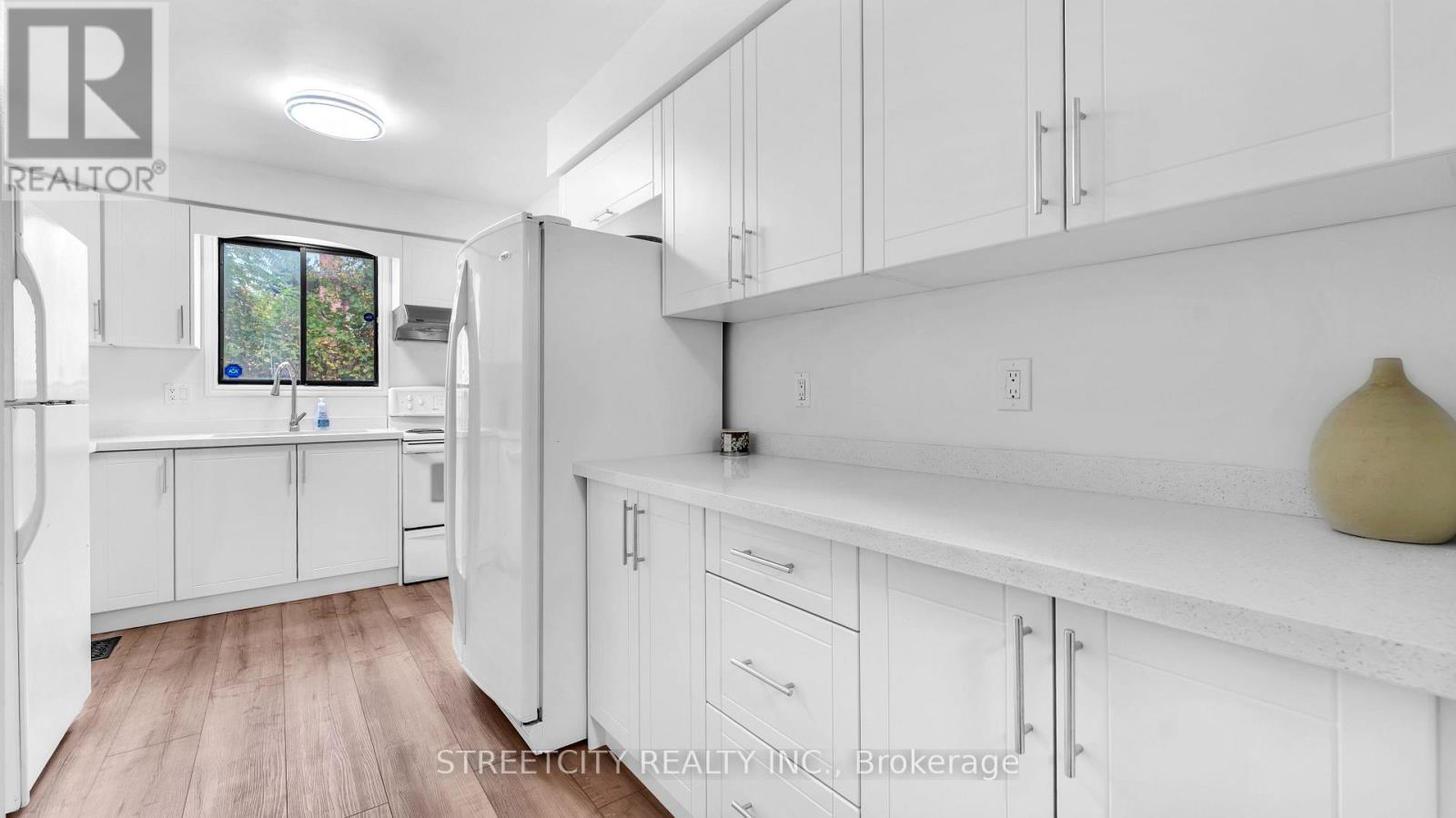 151 Walmer Gardens, London North, Ontario  N6G 4H3 - Photo 6 - X12516768