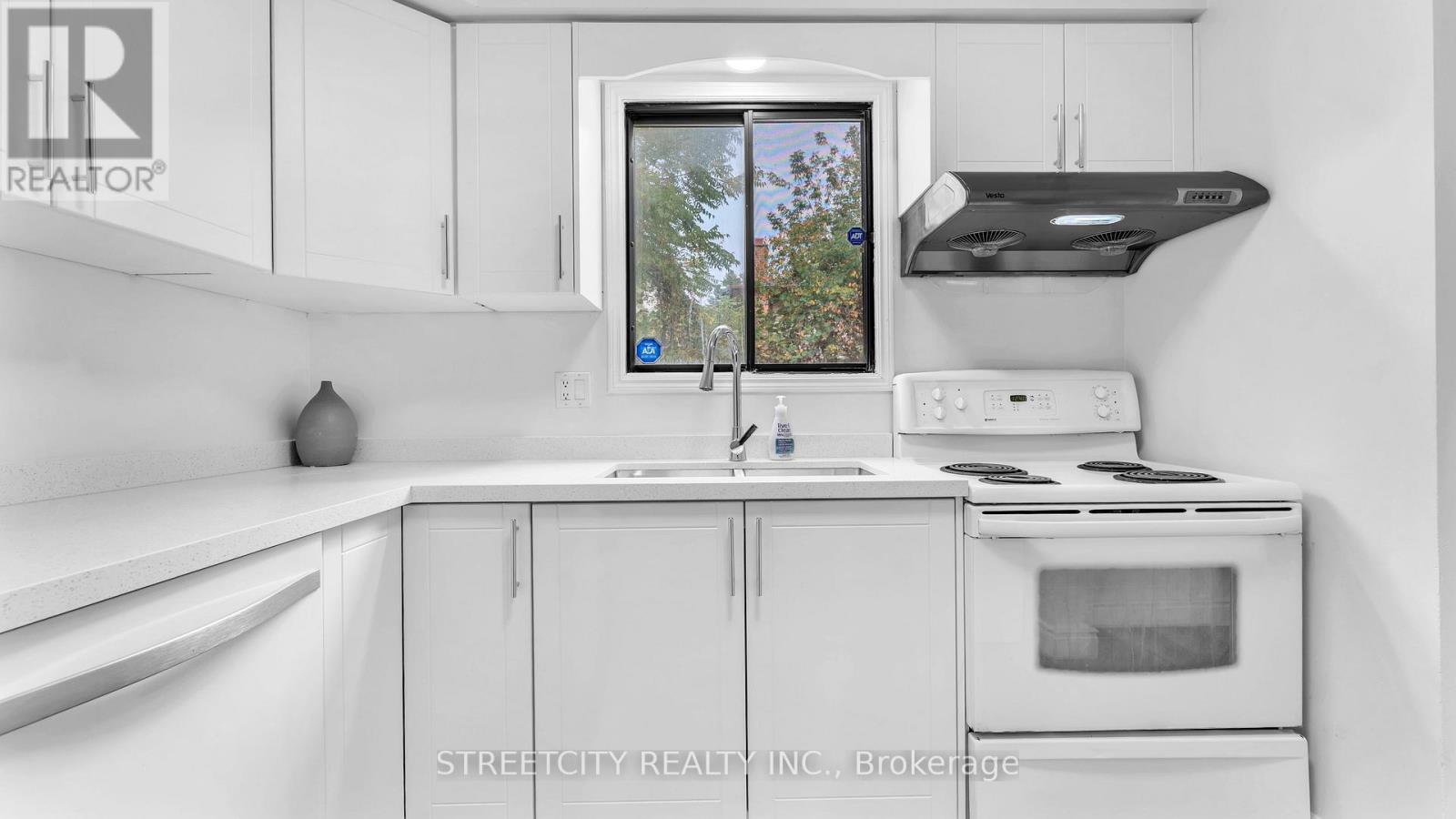 151 Walmer Gardens, London North, Ontario  N6G 4H3 - Photo 7 - X12516768